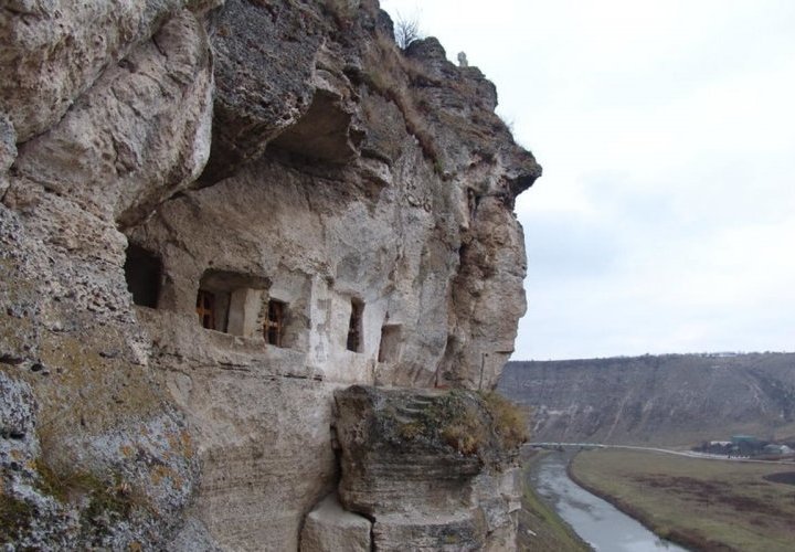 Discovery of Saharna and Tipova Monasteries – an unusual landscape with many waterfalls 