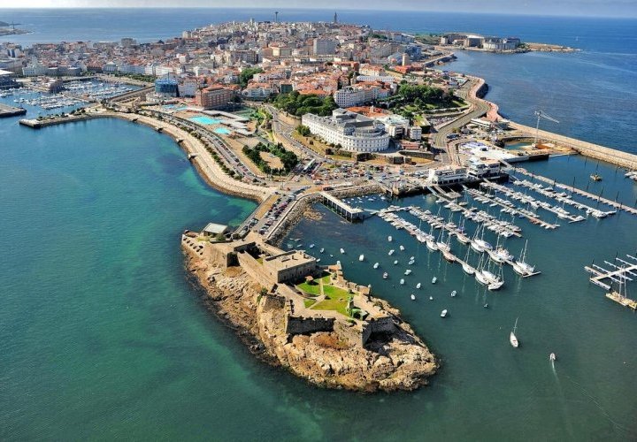 Salida hacia la Comunidad autónoma de Galicia y llegada a La Coruña