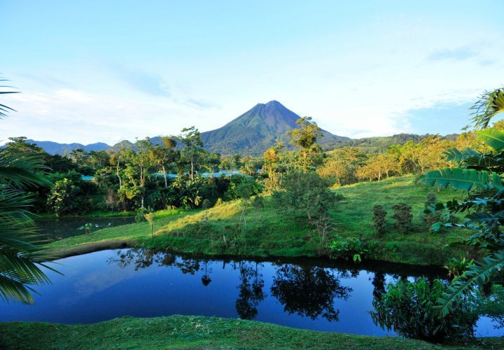 Volcán Arenal - una de las maravillas naturales de Costa Rica