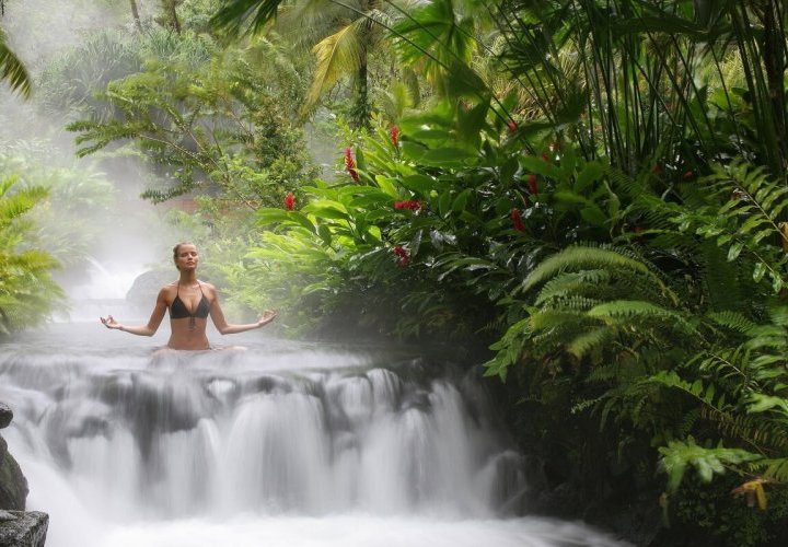 Volcán Arenal - una de las maravillas naturales de Costa Rica