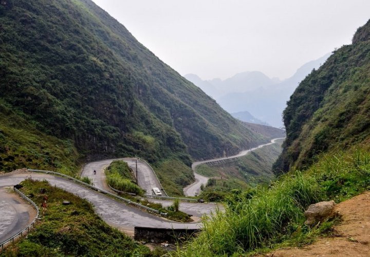 Motorcycle ride to Meo Vac through the Ma Pi Leng Pass