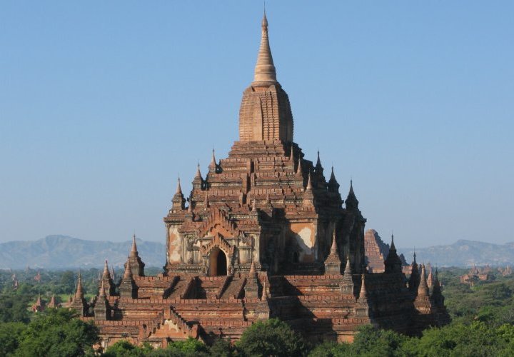 Guided tour in Bagan, an ancient city and a UNESCO World Heritage site