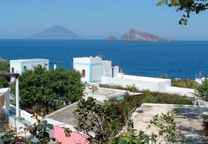 One-day excursion in Panarea and Stromboli 