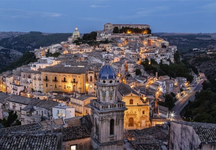 Descubrimiento de la historia antigua en Siracusa y de los mejores edificios del estilo barroco siciliano en Noto