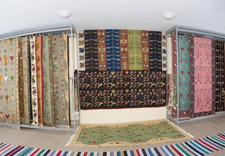 Descubrimiento de las alfombras tradicionales moldavas (UNESCO) en el Complejo Artesanal Arta Rustica y de la Fortaleza de Soroca 