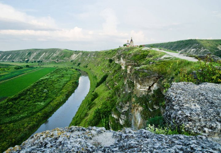 Découverte du Monastère de Curchi, d’Orheiul Vechi - un amphithéâtre naturel de 40 000 ans et de la cave à vin Cricova 