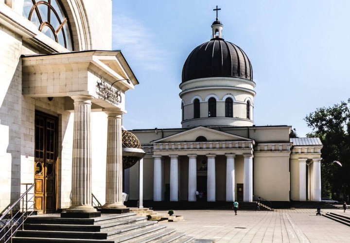 Tour de la ville de Chisinau et visite du Musée National d'Ethnographie et d'Histoire Naturelle
