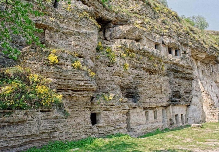 Los Monasterios de Saharna y Tipova - un paisaje inusual con muchas cascadas