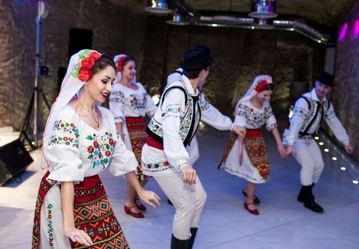 Cours de danse et visite de la cave à vin Cricova