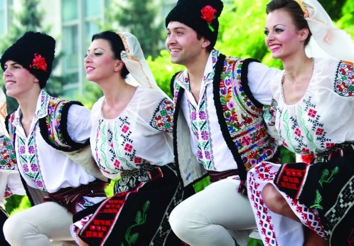 First traditional dance class and Chisinau city tour 