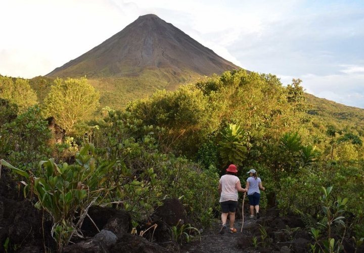 Guided hike at the foot of the Arenal Volcano