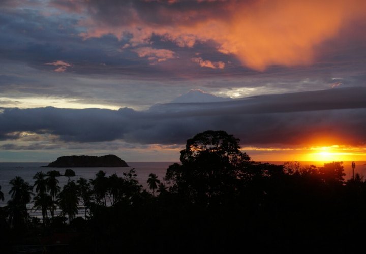 Travel to the warm coast of the Central Pacific reaching Manuel Antonio National Park