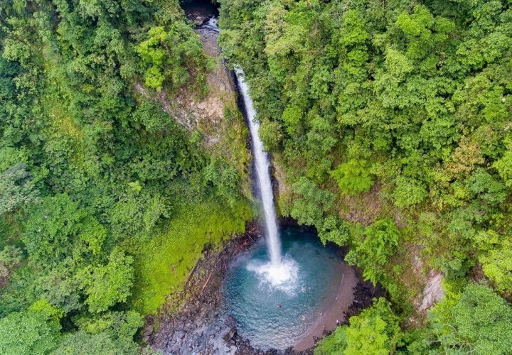 Hike in Arenal Volcano National Park and visit of the Rio Fortuna Waterfall