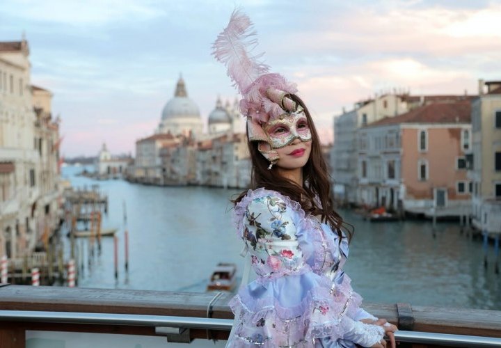 Get lost in the Carnival of Venice