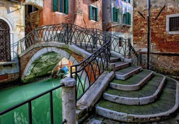 Visite guidée à pied de Venise avec balade en gondole et sérénade