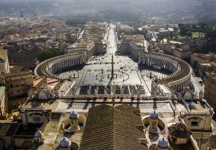 Discovery of the Vatican Museums and St. Peter’s Basilica and departure