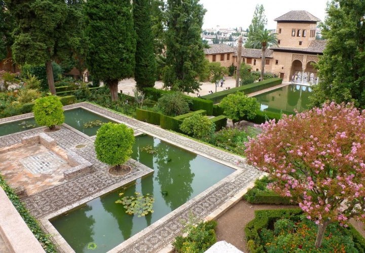 Visita Guiada por Granada y descubrimiento del espectacular conjunto monumental de la Alhambra y el Generalife 