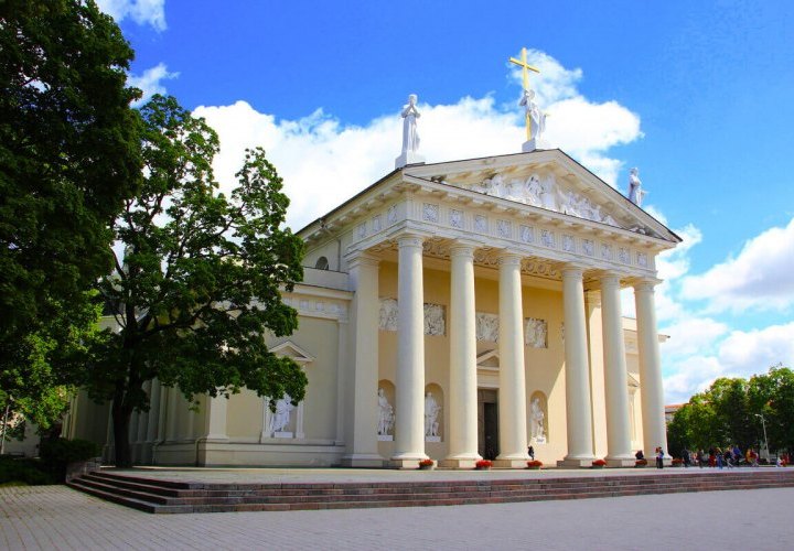 Visita guiada por la ciudad de Vilna y descubrimiento de Kernave - sitio del patrimonio mundial de la UNESCO