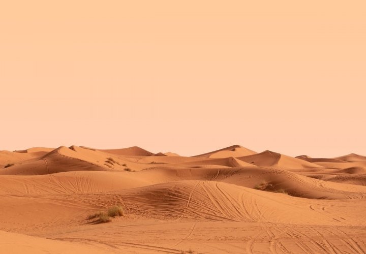 Discovery of the beautiful dunes of Erg Chebbi on the edge of the Sahara Desert