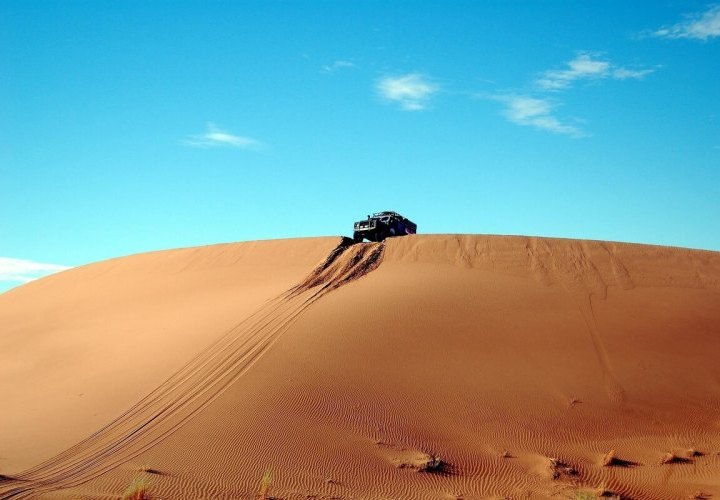 Mañana libre para un recorrido opcional 4x4 alrededor de las gigantes dunas de Erg Chebbi