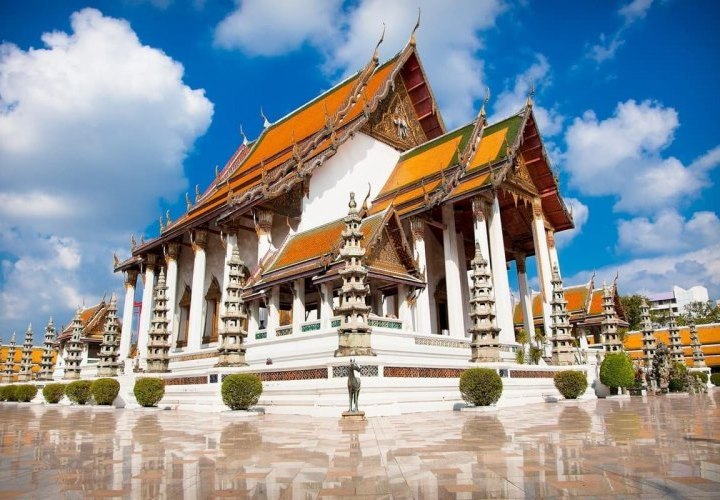 Guided tour of Bangkok and a traditional Thai massage session