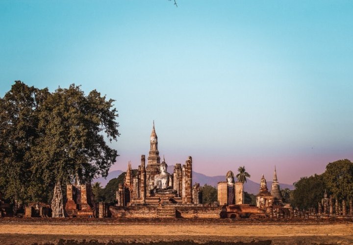 Visit to Sukhothai Historical Park and Wat Chaloem Phra Kiat temple, known for its stupas on mountain peaks