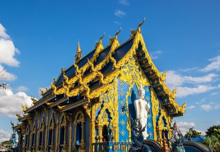 El espectacular Lago de Phayao y el colorido Wat Rong Suea Ten (el Templo Azul)