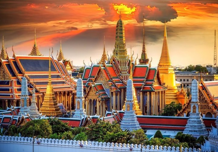 Guided tour of Bangkok city, the capital of Thailand