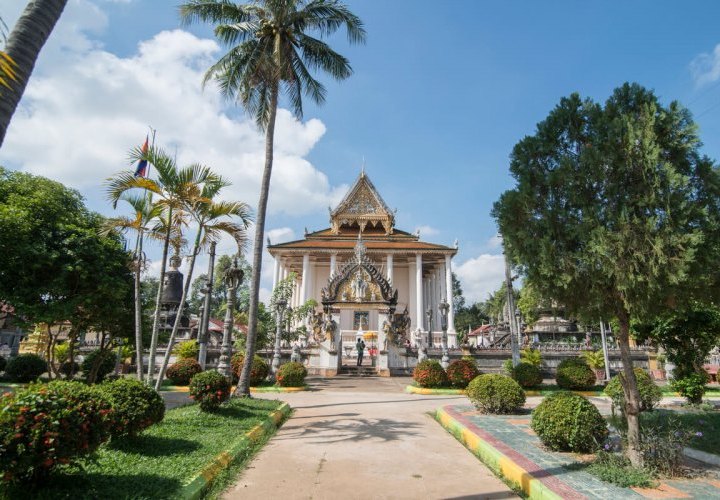 Travel to Battambang and discovery of the Wat Samrong Knong y Wat Kandal Temples 