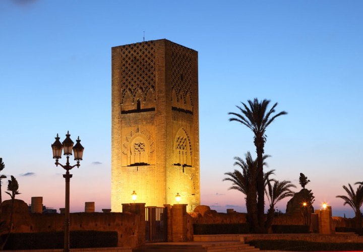 Viaje desde España (Málaga) hacia Tánger en Marruecos y visita guiada por Rabat, capital del país y ciudad imperial