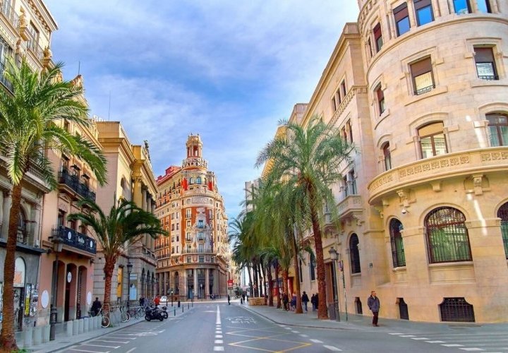 Llegada a Valencia y tiempo libre para disfrutar de la ciudad   