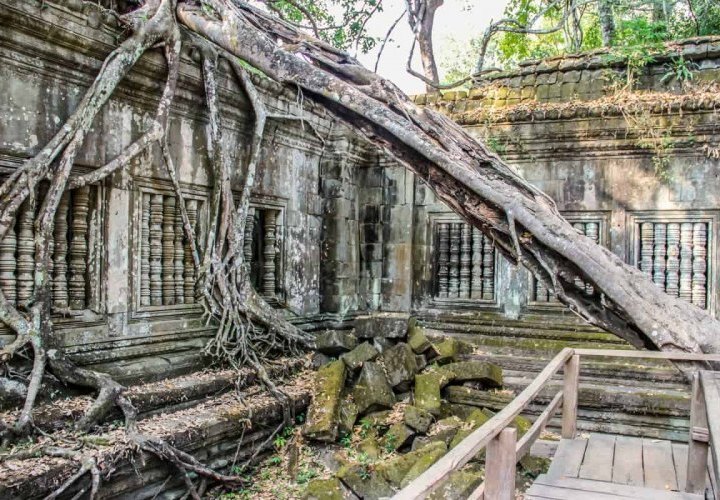 Aldea flotante de Kompong Kleang, Templo de Beng Mealea y Templo de Banteay Srei