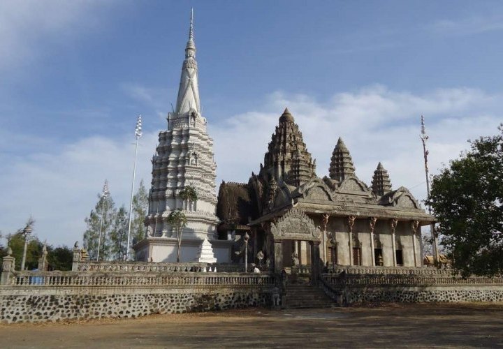 Descubrimiento de los templos de Phnom Pros y Phnom Srey y de la plantación de árboles de caucho en Kampong Cham