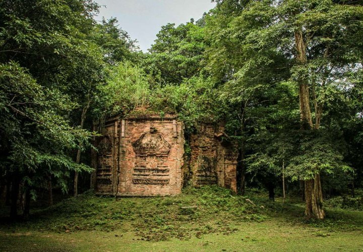 Visita al Sitio Arqueológico de Sambor Prei Kuk que comprende más de cien templos