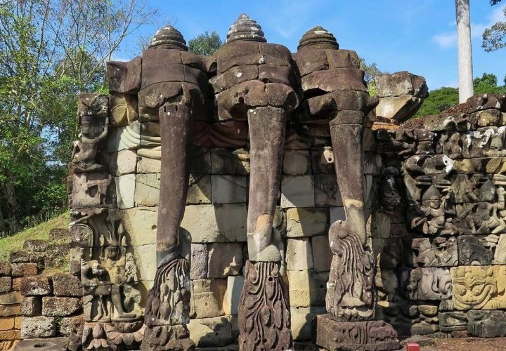 Templos del Parque Arqueológico de Angkor: Bayon, Baphuon y Angkor Wat