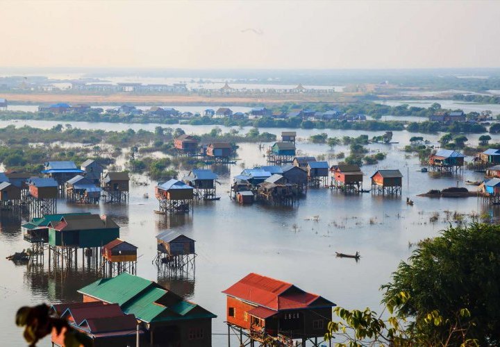Paseo en barco por el lago Tonle Sap y descubrimiento de los pueblos flotantes de los pescadores locales
