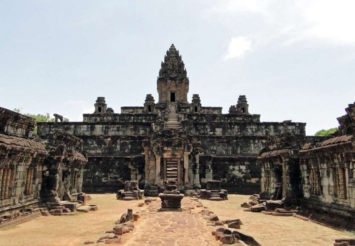 Visit to the Roluos Temples - a collection of four Angkor-era monuments