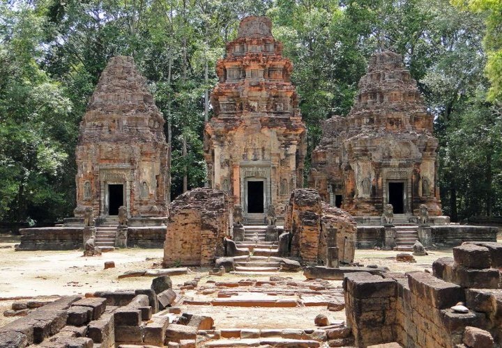 Descubrimiento de los Templos de Roluos: una colección de cuatro monumentos de la era de Angkor