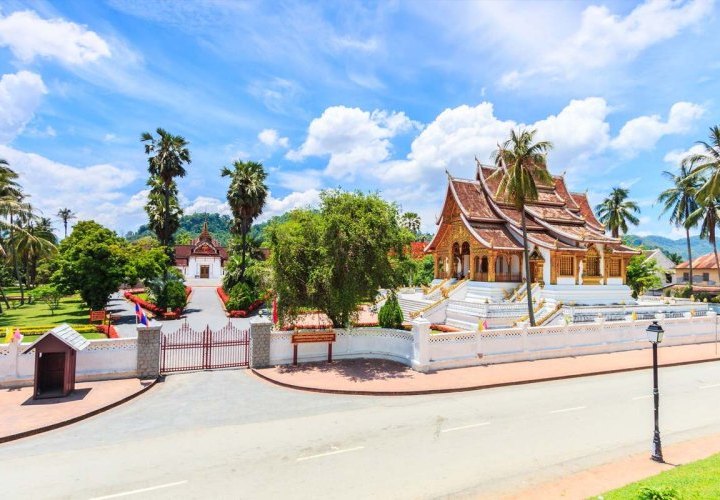Descubrimiento del Palacio Real y de la Catarata de Kuang Si