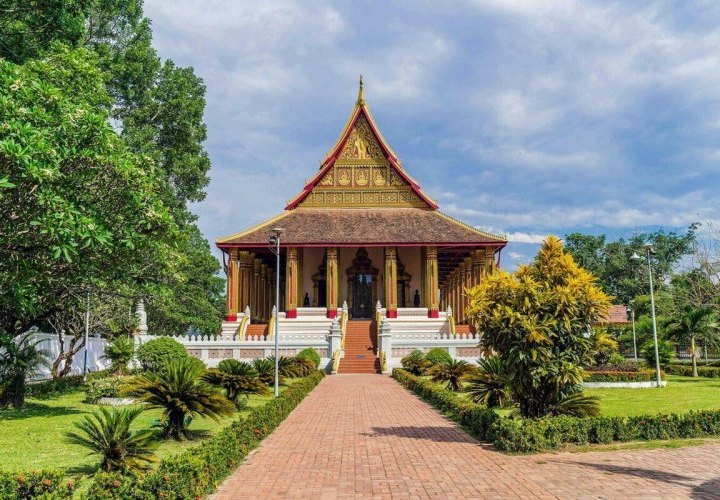 Guided tour of Vientiane city, the capital of Laos 
