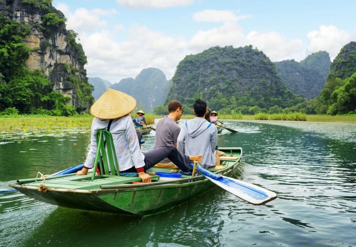Visita guiada en la provincia de Ninh Binh y paseo en barco por el río Ngo Dong en Tam Coc