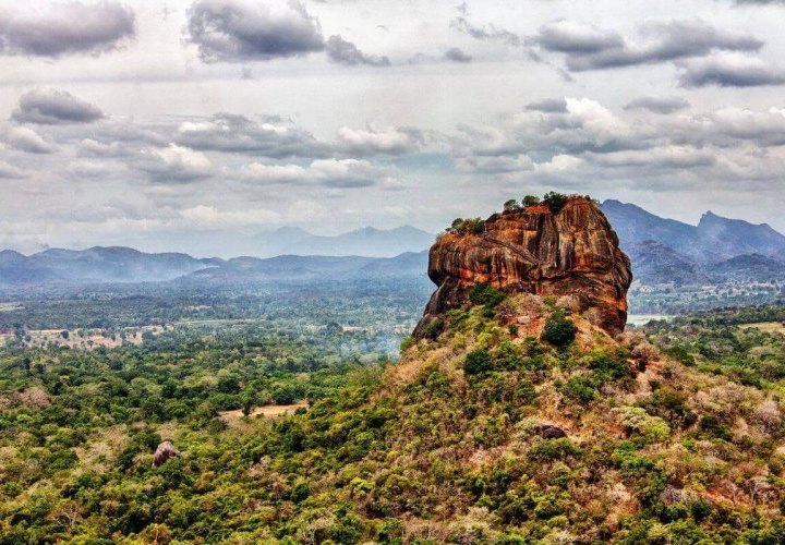 Descubrimiento de la Fortaleza de la Roca de Sigiriya designada Patrimonio de la Humanidad por la UNESCO