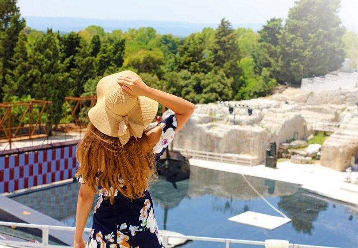 Discovery of the ancient history in Syracuse and the finest buildings of Sicilian baroque in Noto 