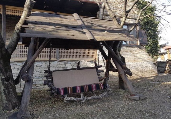 Celebración de Año Nuevo en un ambiente tradicional en la casa de huéspedes Hanul lui Hanganu