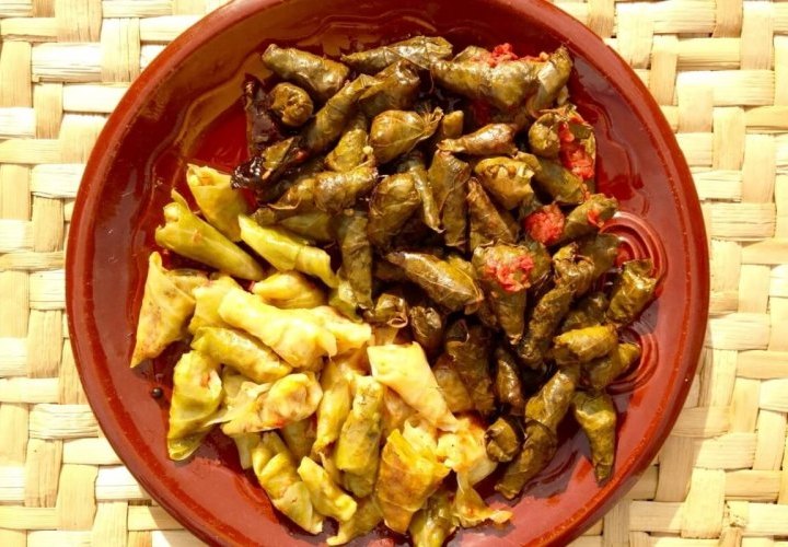 Celebración de Año Nuevo en un ambiente tradicional en la casa de huéspedes Hanul lui Hanganu