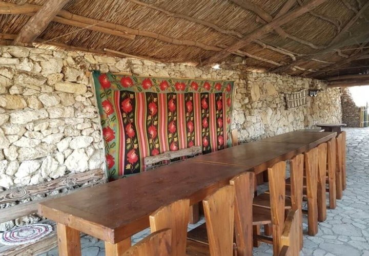 Sopa después de la fiesta en la casa de huéspedes Hanul lui Hanganu