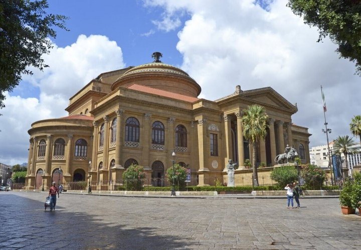 Discovery of Cefalù and walking tour in Catania 