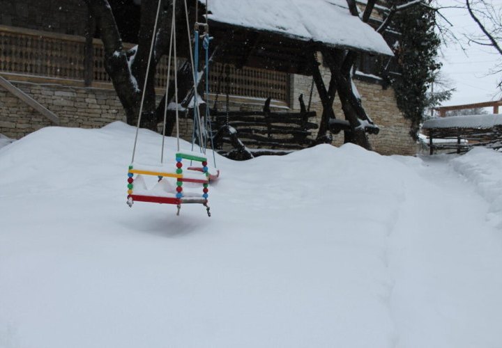 Sopa después de la fiesta en la casa de huéspedes Hanul lui Hanganu