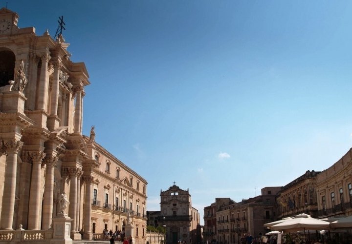 Discovery of the ancient history in Syracuse and the finest buildings of Sicilian baroque in Noto