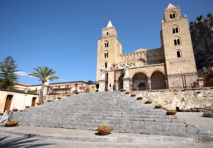 Discovery of Cefalù and walking tour in Catania 